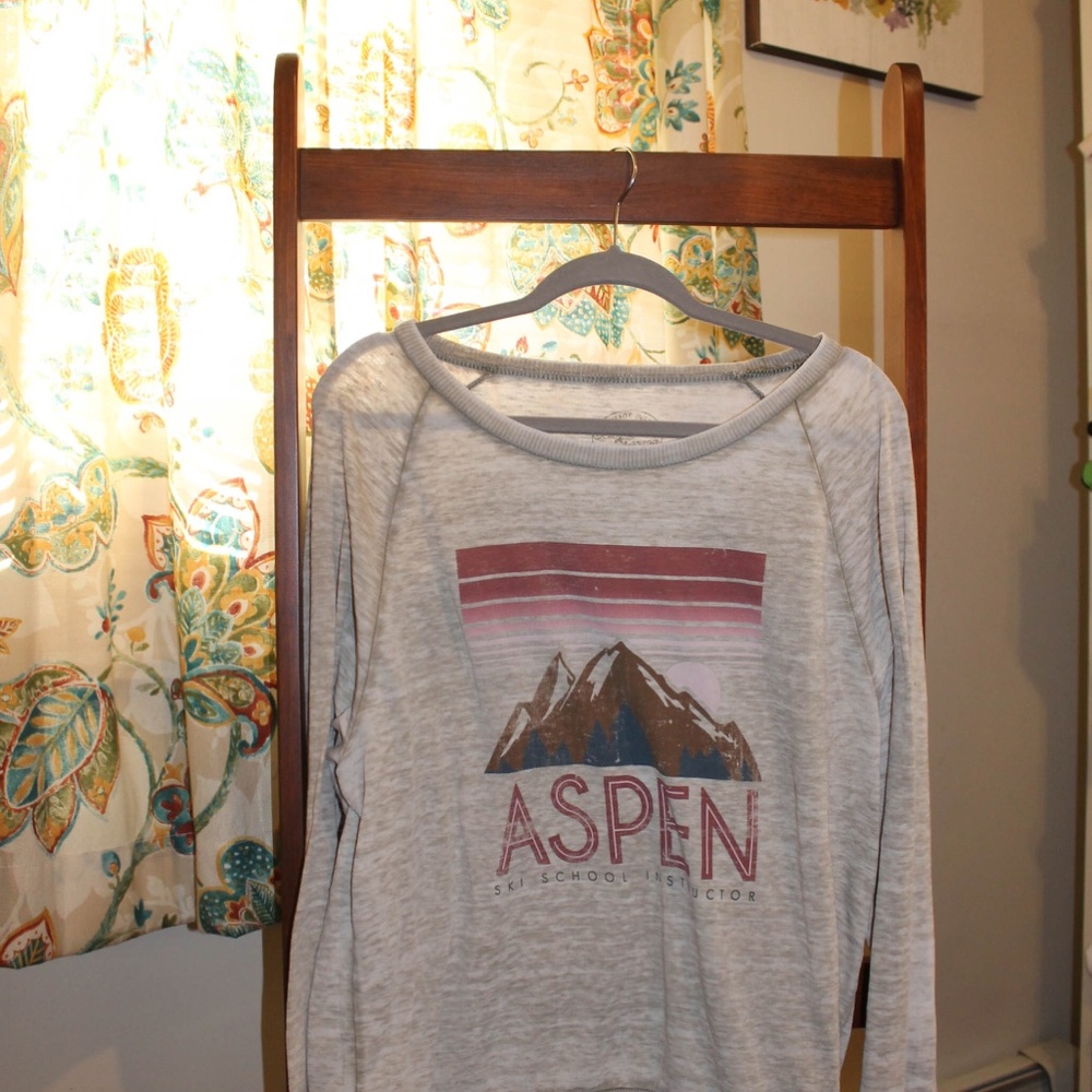 ASPEN distressed long sleeve tee